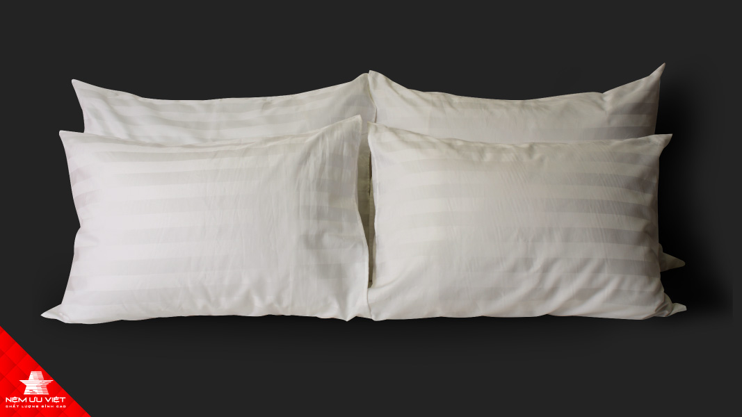 Pillowcase and pillow for hotels