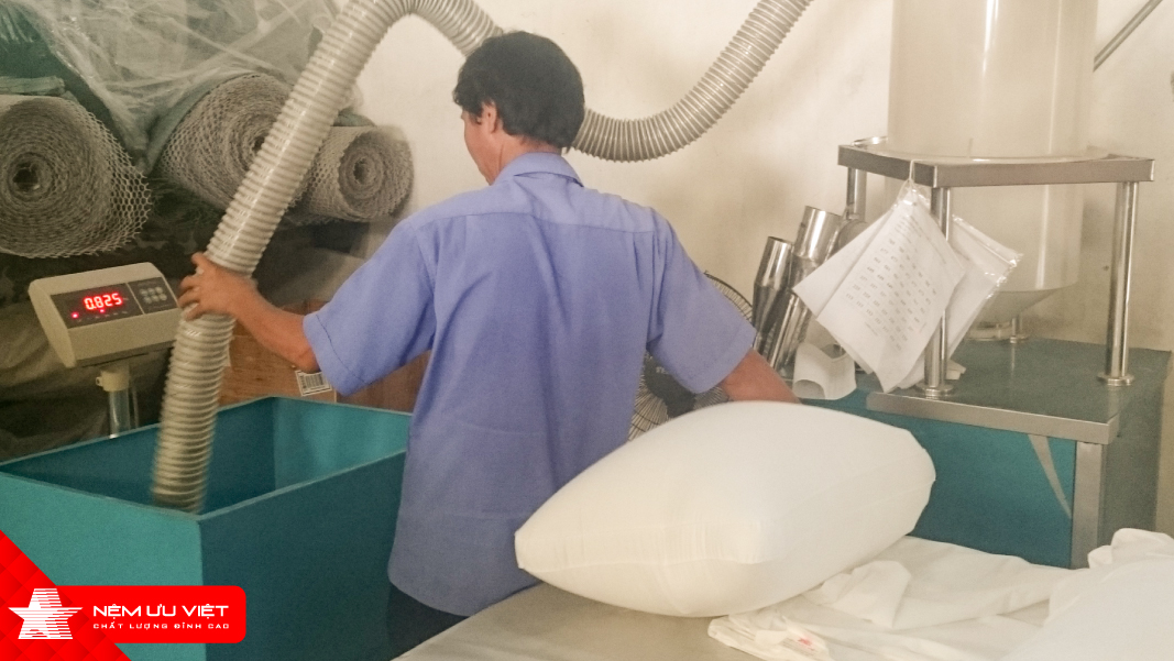 Nệm Ưu Việt địa chỉ sản xuất gối gòn lông vũ chất lượng