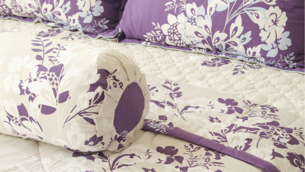 Chăn drap cotton với gam màu tím chủ đạo